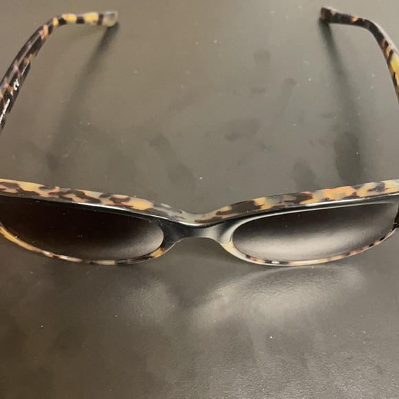 Tory Burch oversized Tortoise sunglasses - Picture 5 of 6